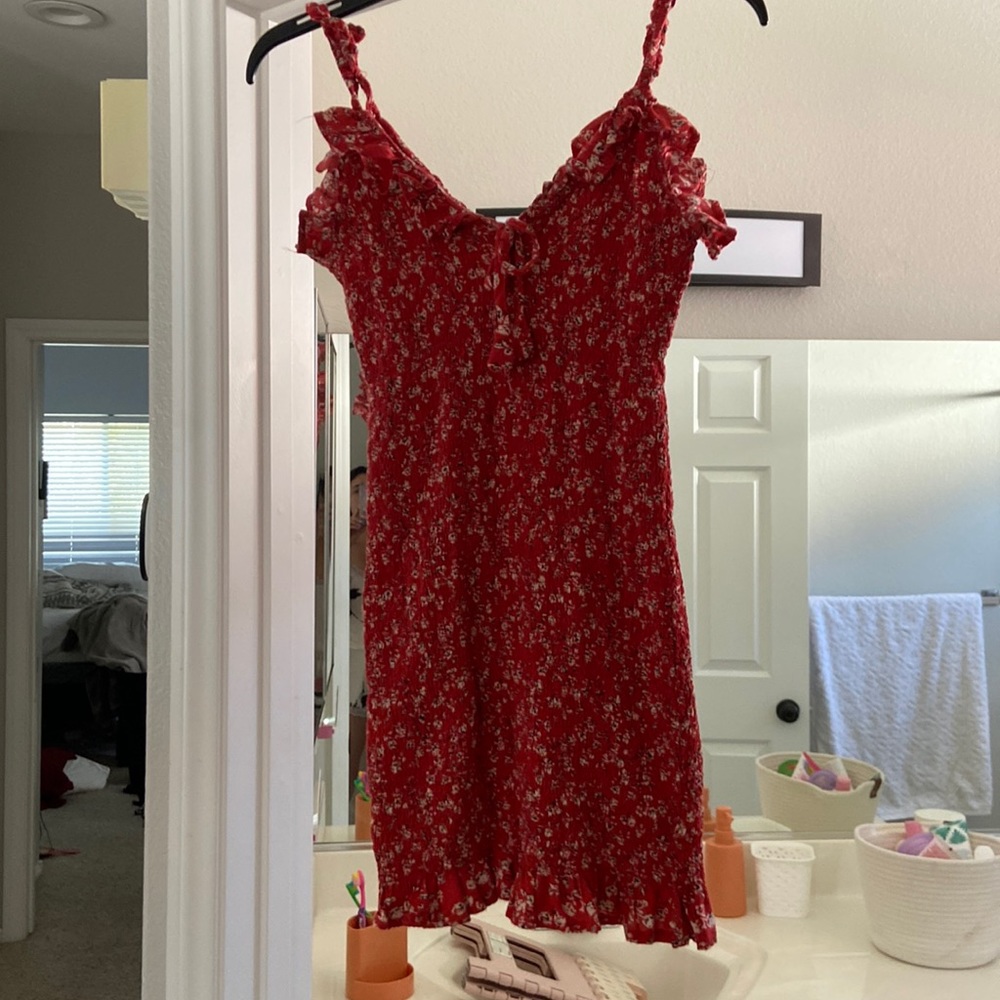 Stretchy floral dress with ruffles